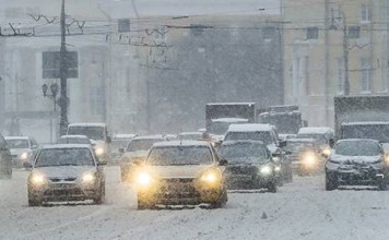 Автомобилистам посоветовали пересесть на общественный транспорт из-за непогоды