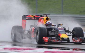 F1: Во Франции завершились тесты дождевой резины Пирелли