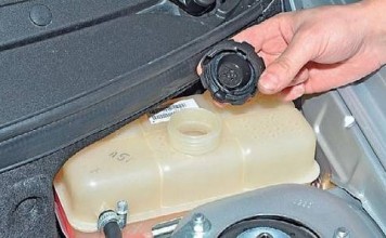 Замена охлаждающей жидкости Lada Priora