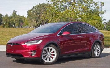 Первый тест-драйв Tesla Model X P90D
