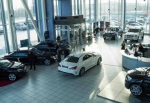 Mercedes лидирует по продажам премиальных машин в России