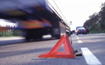 Груженая фура с прицепом протаранила легковушку — есть погибший