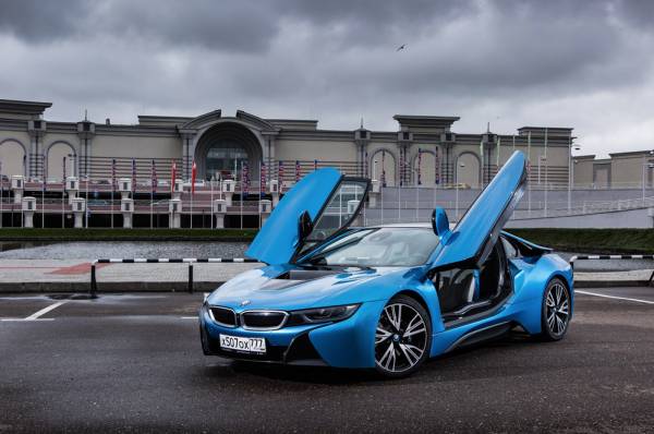 BMW i8 с подсветкой