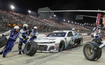 NASCAR: Кезеловски украл первую победу в сезоне у Ларсона