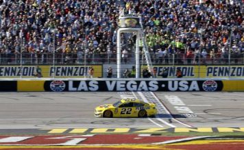 NASCAR: Чемпион выходит в лидеры